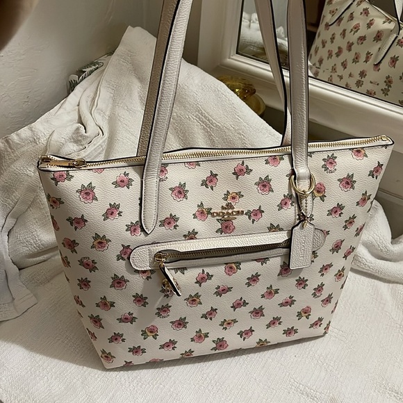 COACH - Taylor zipper flower patch tote - 21810- NWOT - Picture 1 of 13